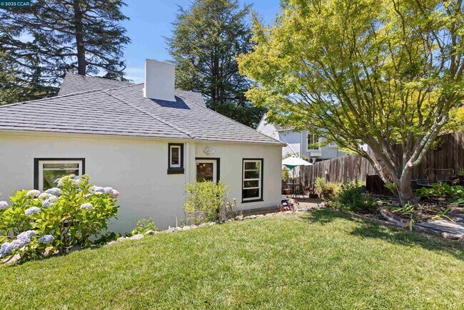 Building Photo - 1048 Leo Way