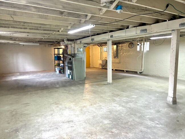 Building Photo - Historic and Spacious Humboldt Neighborhood Home w/ Covered Front/Back Patio and Huge Basement