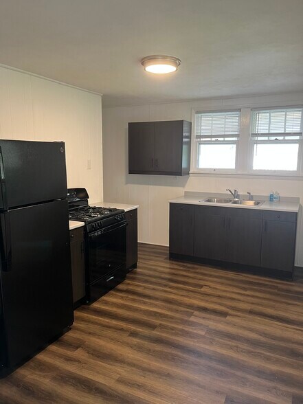 Building Photo - 108 Laredo Ave