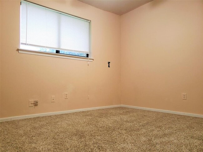 Building Photo - 3702 Lindsey Ct