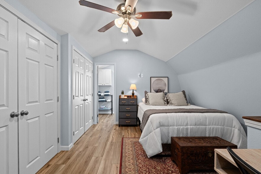 Building Photo - 2 Mead Dr