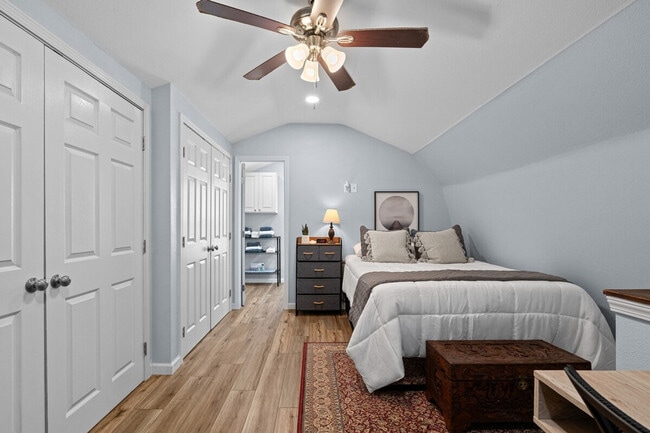 Building Photo - 2 Mead Dr