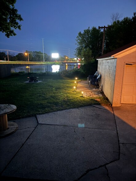 Building Photo - 599 Morris Ave