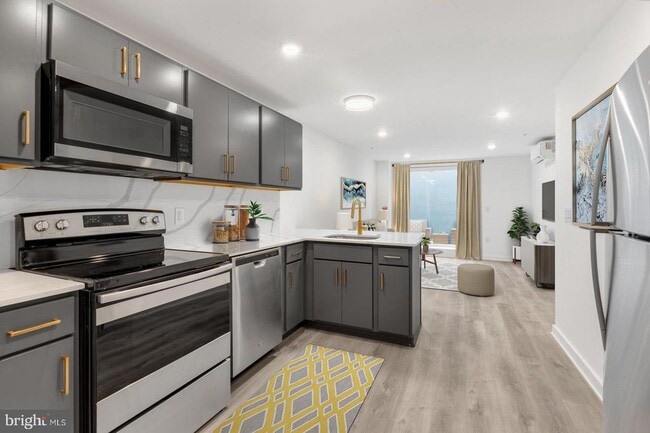 Building Photo - 2046 E Lehigh Ave