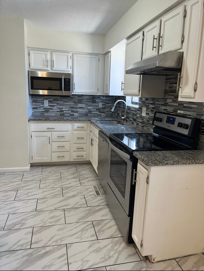 Building Photo - 1704 NE Balboa St