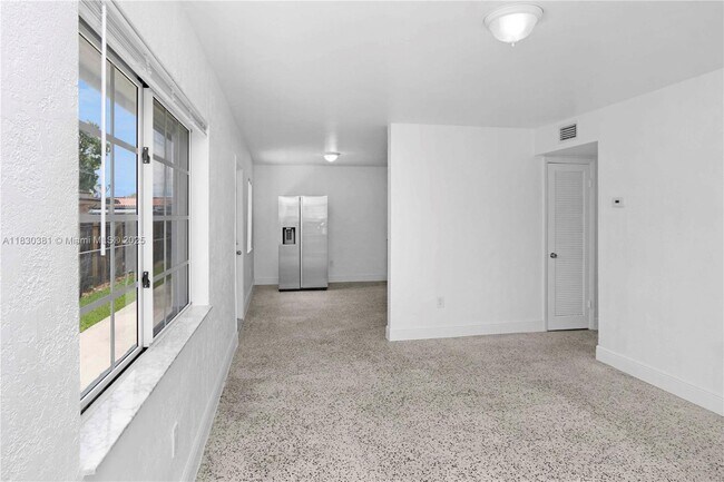 Building Photo - 3531 SW 91 Ave