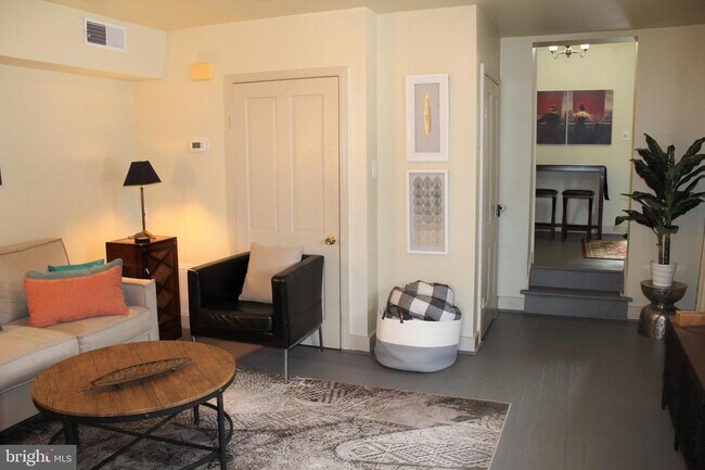 Building Photo - 509 S Market St