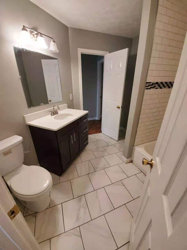 Building Photo - 2880 Highpoint Rd