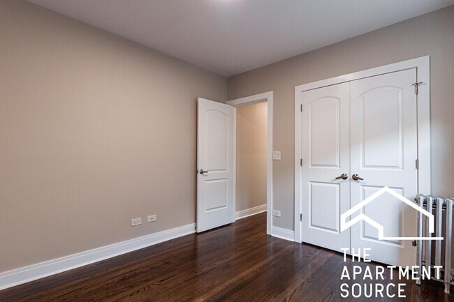 Building Photo - 1432 W Farragut Ave