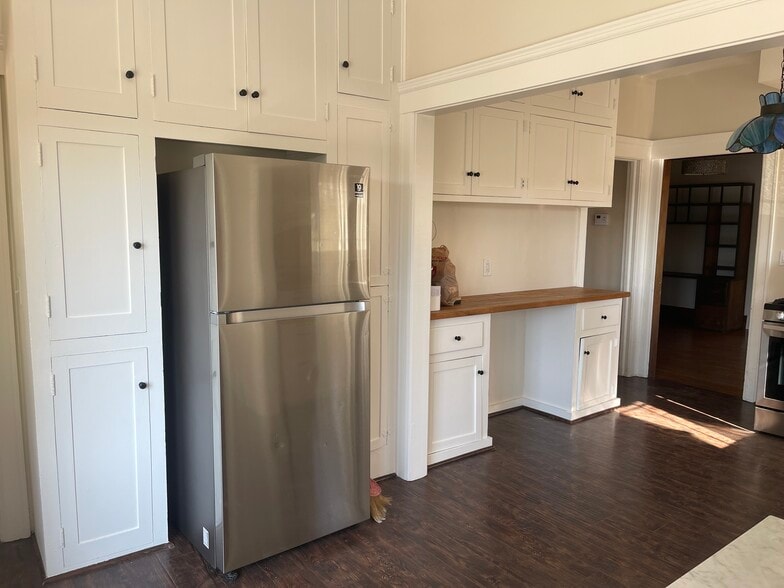 Kitchen - 147 N Baldwin Ave