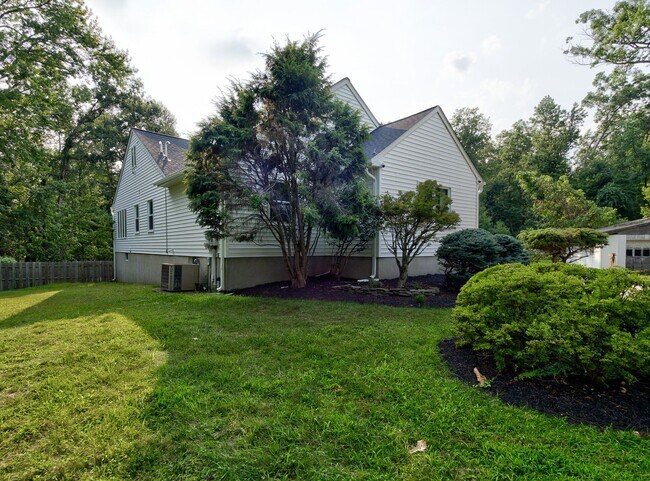 Building Photo - 17 Bauers Ln
