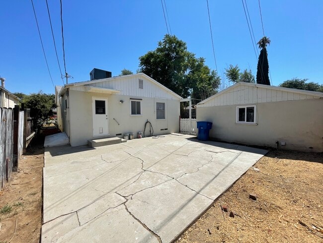 Building Photo - 5769 Eugene St