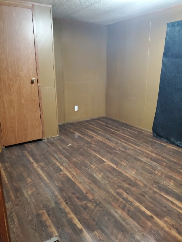 Building Photo - 415 Mooney St