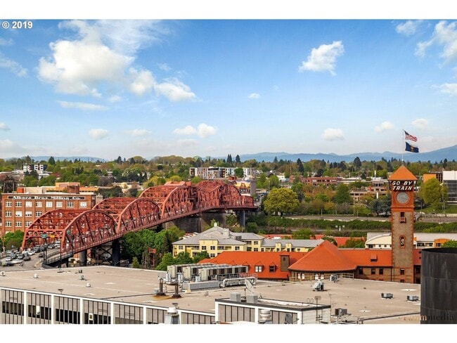 Building Photo - Stunning Pearl District Corner Unit with F...