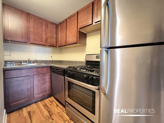 Building Photo - 0 bedroom in CHICAGO IL 60610
