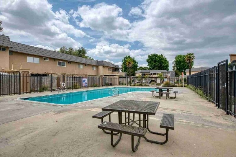 Building Photo - 5138 E Ashlan Ave