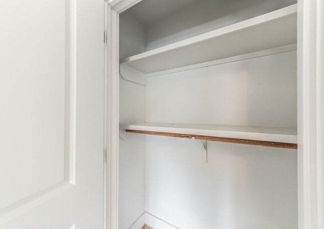 Building Photo - Modern Luxurious Lafayette Townhome for Rent (Right Across From the Oil Center)!