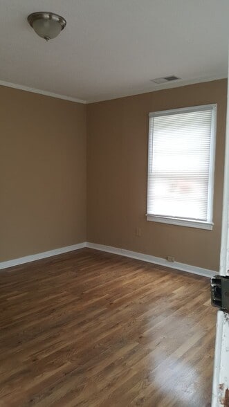 Building Photo - 1390 Grand St