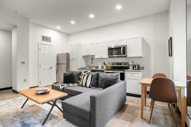 Building Photo - 209 9th St