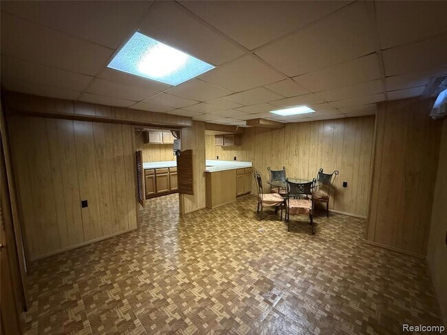 Building Photo - 15894 Cambridge Dr