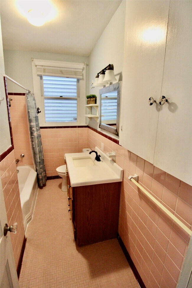 Building Photo - 901 Broadway Avenue J