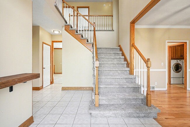 Building Photo - Spacious 4br/4.5 ba Home in Millard Mission Park Neighborhood. Huge Yard, 3 Car Garage