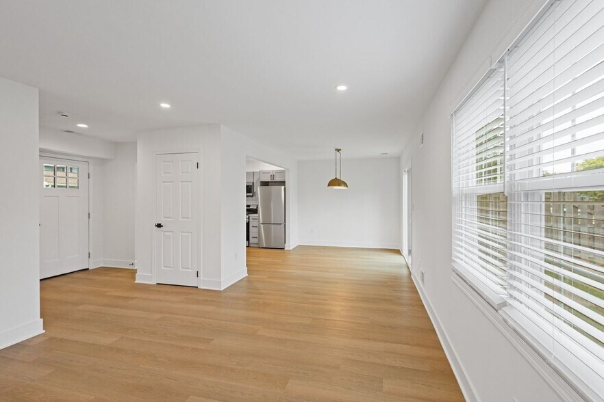 Building Photo - 5 Exeter Ct