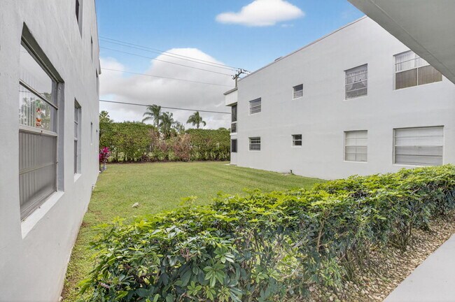 Building Photo - 111 Normandy Ln