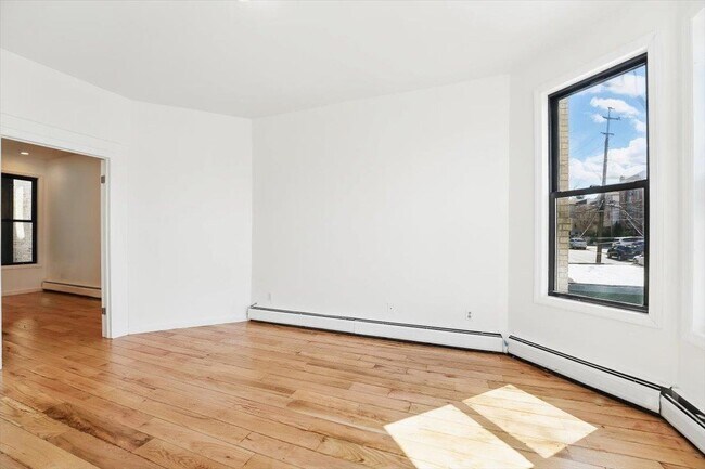 Building Photo - 138 Leonard St