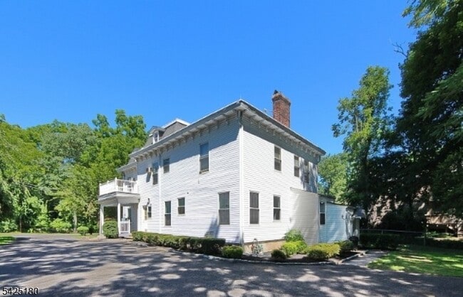 Building Photo - 11 Childs Rd