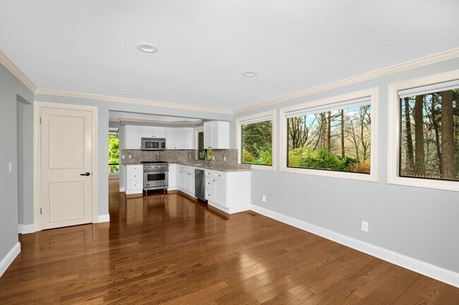 Building Photo - Luxury 3-bedroom Kirkland Bungalow