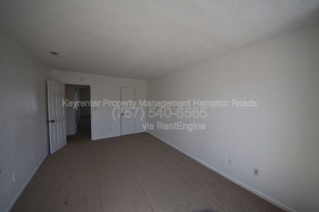 Building Photo - 701 Nottaway Dr