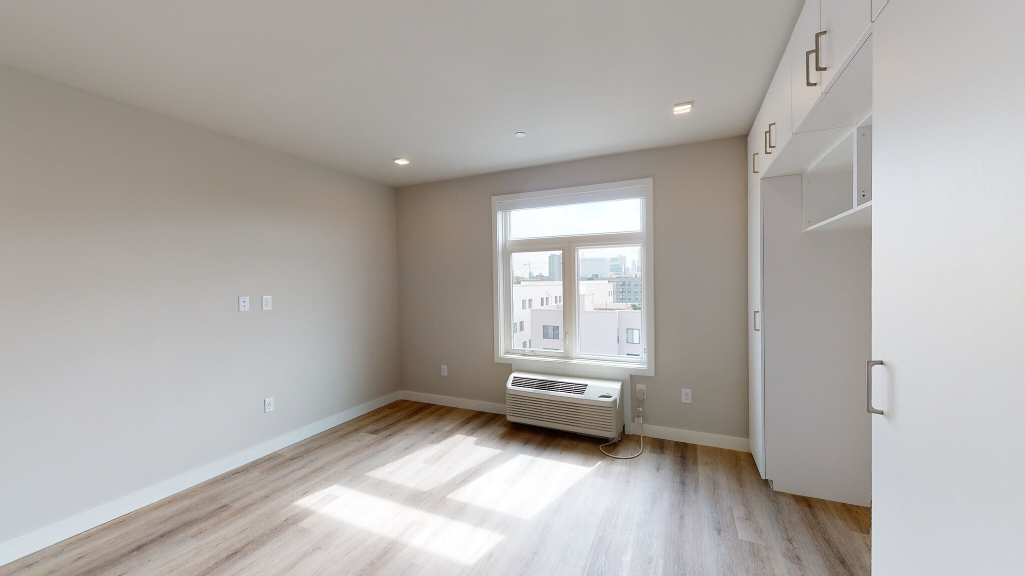 Building Photo - SOLO on Chestnut - 4233