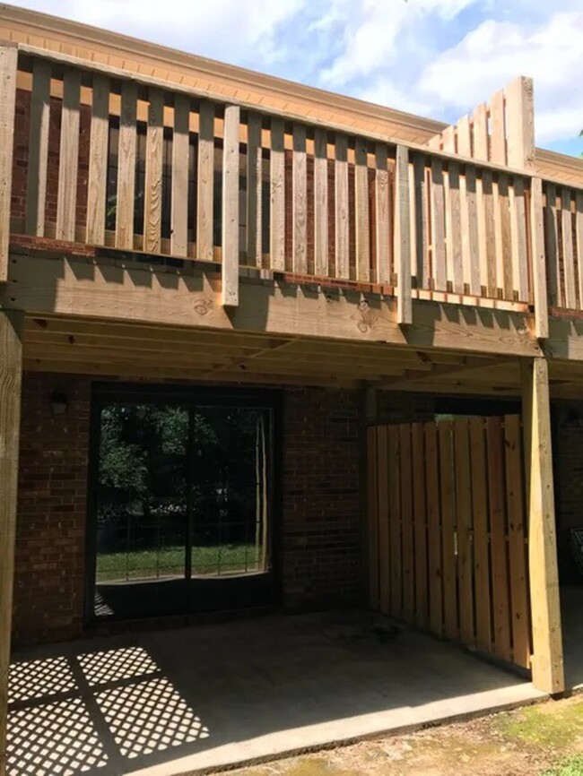 Building Photo - Briarwood Apartments