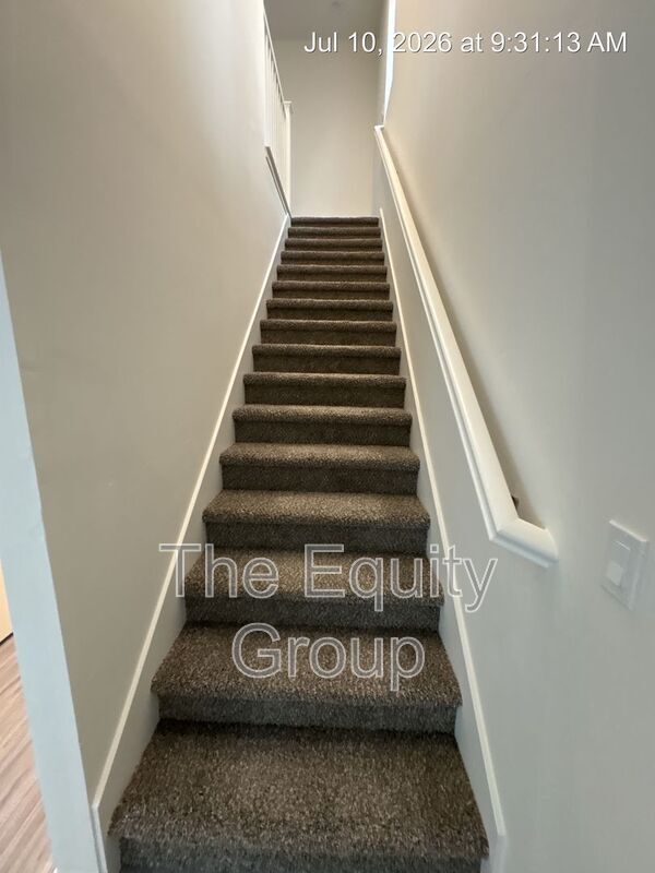 Building Photo - 733 S Pinkham St
