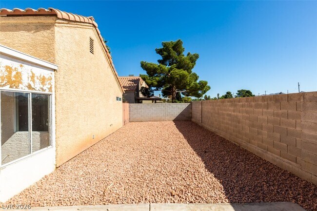 Building Photo - 582 Searchlight Dr