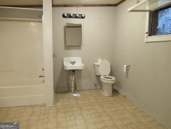 Building Photo - 500 J Mountain Dr