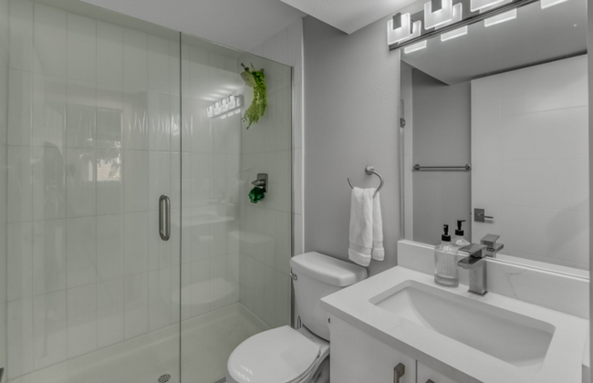 Building Photo - Modern 3-Bedroom Waterfront Escape – River...