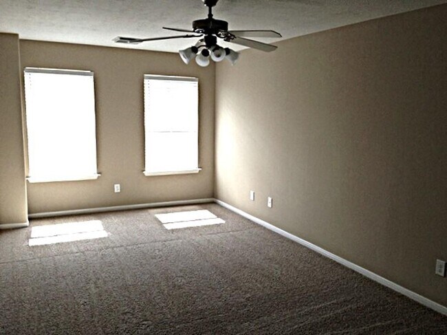 Building Photo - 823 Seabourne Meadow Dr