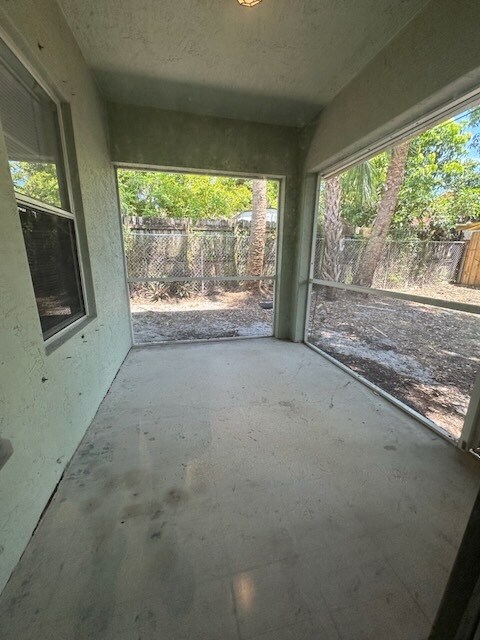 Building Photo - 1731 Lavue Ave
