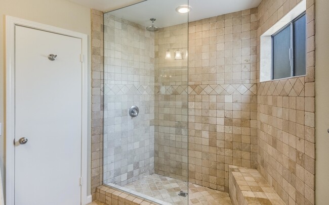 Building Photo - Beautiful Redondo Beach Townhouse