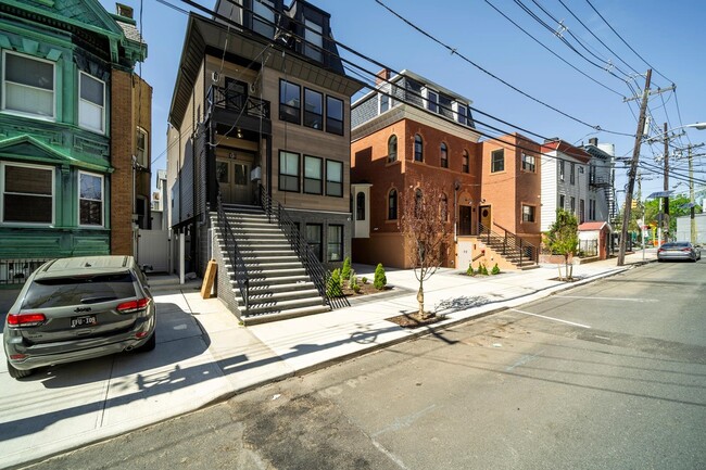 Building Photo - 131 Clifton Pl