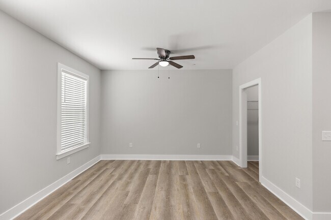 Building Photo - 305 Okaloosa Ave