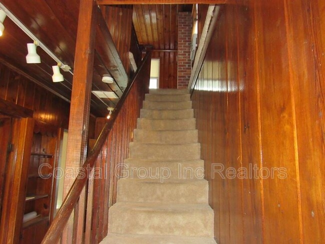 Building Photo - 3521 Bayside Ave
