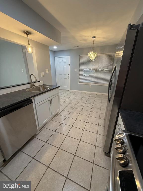 Building Photo - 313 Gregorys Way