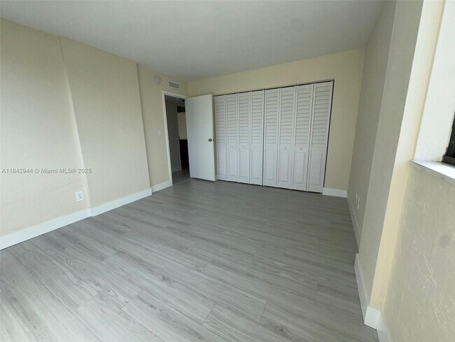 Building Photo - 2715 Tigertail Ave
