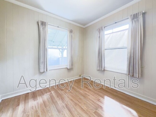 Building Photo - 839A McCully St