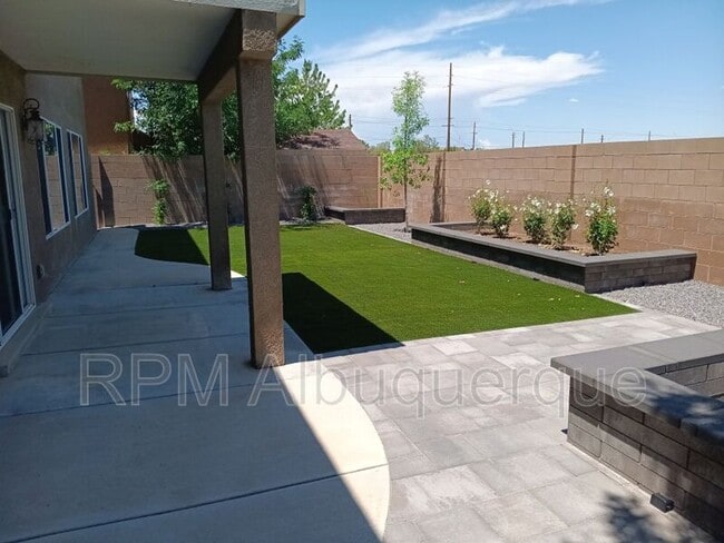 Building Photo - 6523 Avenida Madrid NW