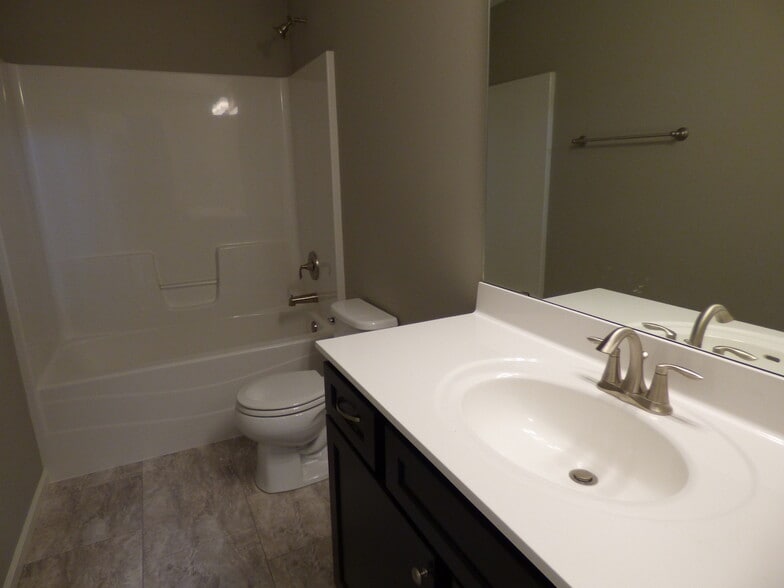 Building Photo - 1025 Pheasant Run