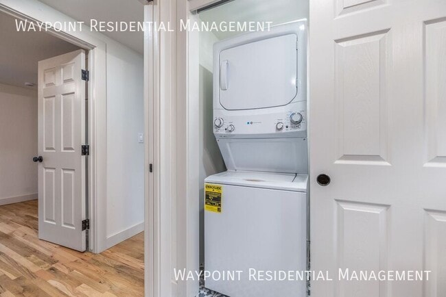 Building Photo - 2989 S Ivy St